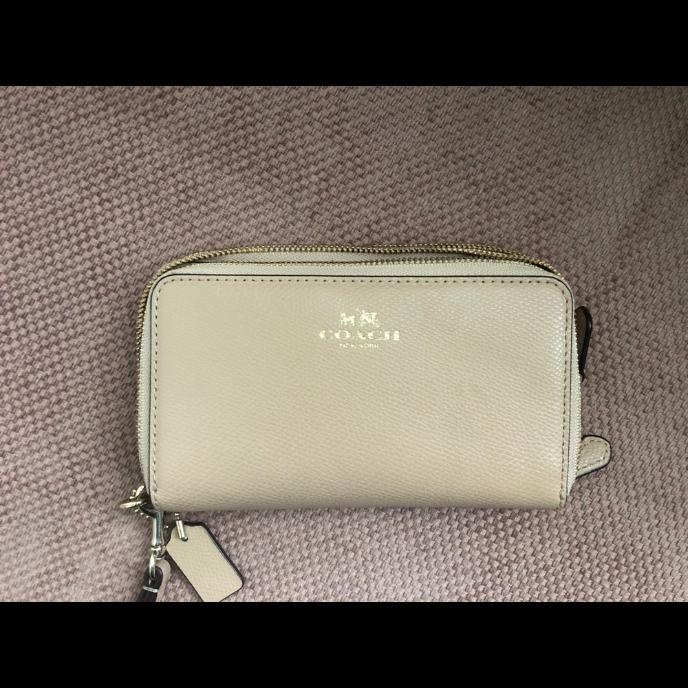 Coach wristlet wallet